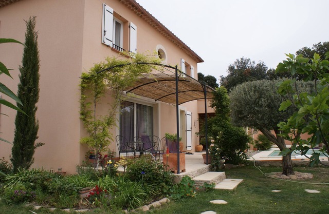 Fully air-conditioned Provencal house for family vacations!