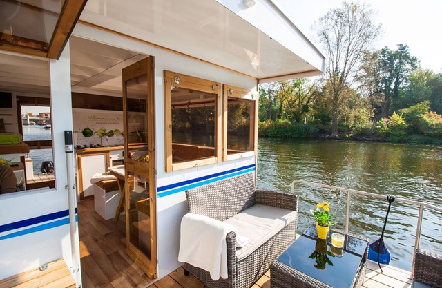 Fully-Equipped Boat 'Lisa' with Terraces