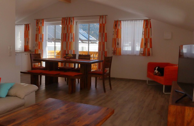 Fully equipped, spacious vacation apartment with mountain views;