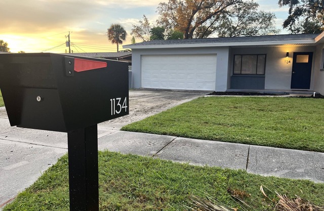 FULLY FURNISHED 3/2 MID-CENTURY ROCKLEDGE HOME!
