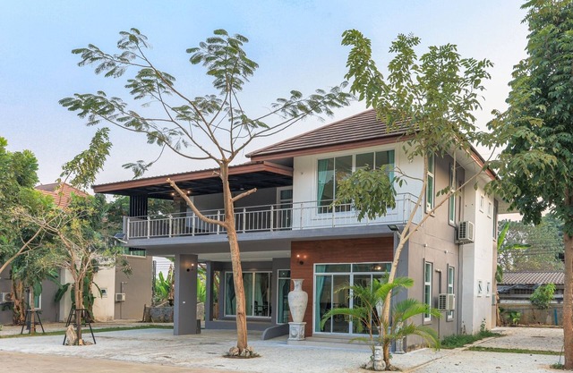 Fully furnished 4 bedrooms house with full kitchen