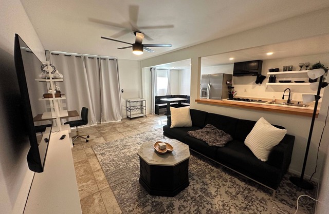 Fully Furnished and Cozy 1 bd/1 ba Flat in Serene Neighborhood- 12 mins to DTSDn