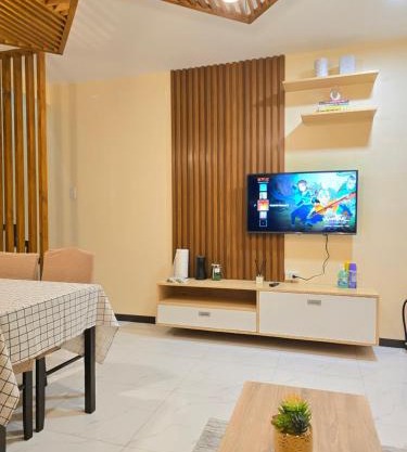 Fully-Furnished Compostela House with Carpark, WiFi, Netflix