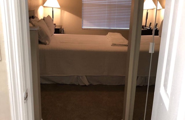 Fully-furnished Condo just minutes from UF