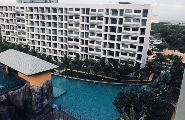Fully Furnished Full Pool View 1 BHK Apartment.