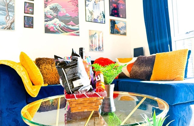 Fully Furnished Home with Parking, Private Garden, Sleep 9