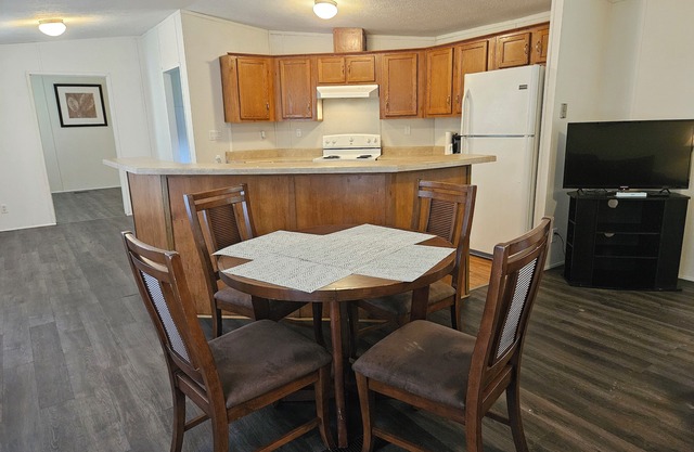 Fully Furnished Home near Orange and near Beaumont - All Utilities Included