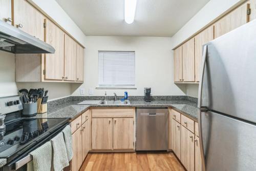 Fully Furnished Living with Pool & Clubhouse Amenities