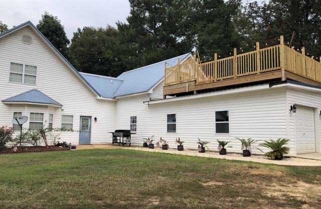 Fully furnished-monthly 1-6 months - incl.electric,gas,garbage,dish,internet