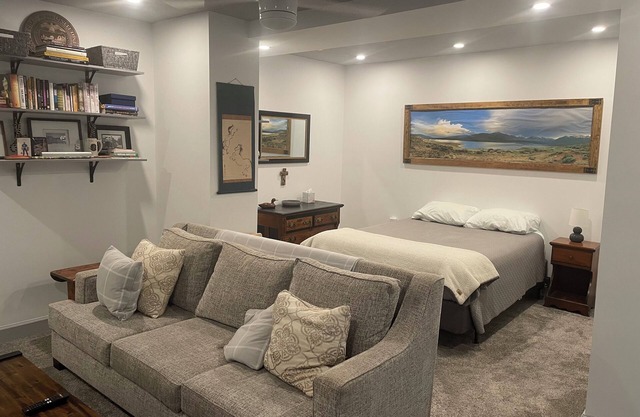 Fully furnished, Mother-in-law suite in Newnan GA. Monthly rental available.