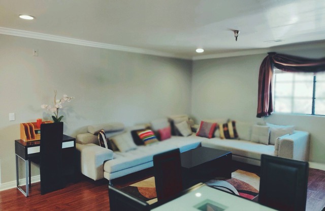 Fully Furnished Style 2 BHK - 1 BATH Apt in San Diego Poway-Miramar with Parking