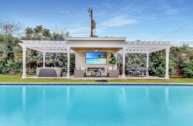 Fully Loaded | Private Pool, Games, Golf Near