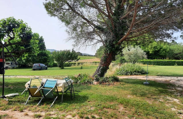 Fully PMR-accessible furnished apartment in the heart of an organic farm, ideal for couples or friends.
