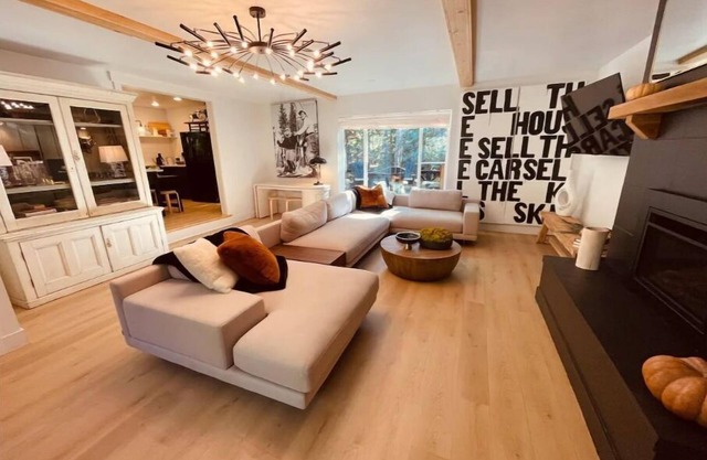 Fully Renovated Luxury Brighton Cabin w/Hot Tub