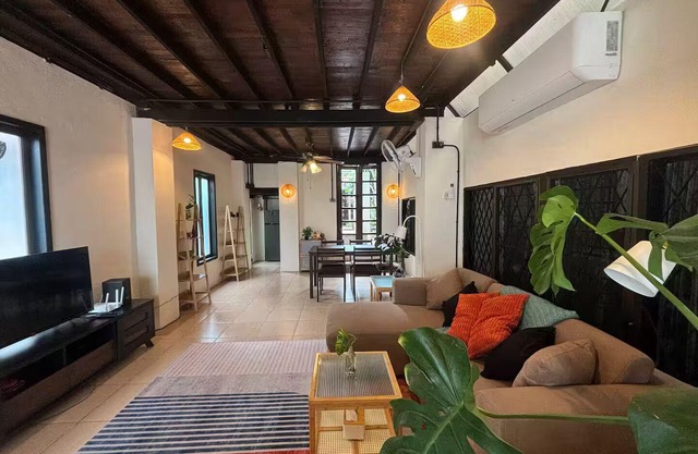 Fully Renovated Traditional House in Chiang Mai,2 Bedrooms,AC & WiFi,Backyard
