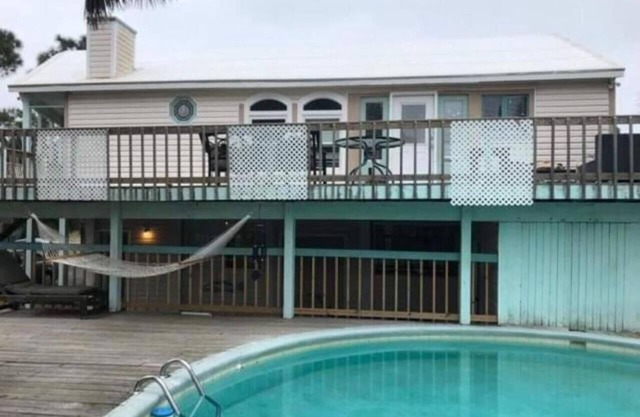 Fun Beach House/upstairs/