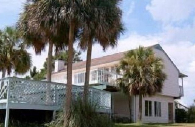 Fun Beach House With Pool