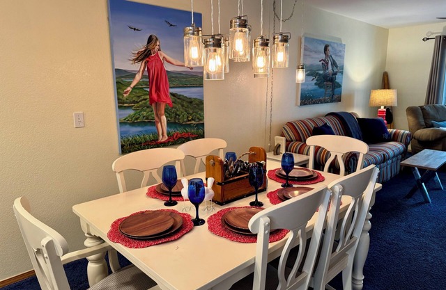 "FUN" LAKEFRONT CONDO!