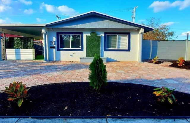 Fun Pool Home w/ping pong near Beaches/Airport