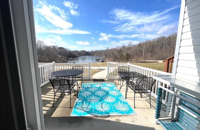 FUN- RELAX/stunning sunsets on patio, GREAT AUTUMN TIME. Read ACTIVITIES BELOW