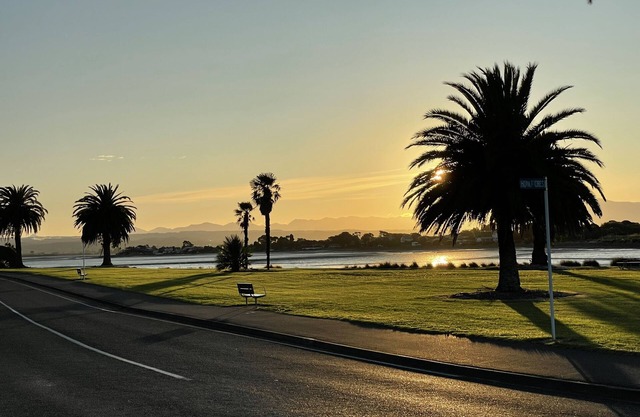 Fun times in Nelson. Cosy caravan and E-Bike hire. Airport pickup.