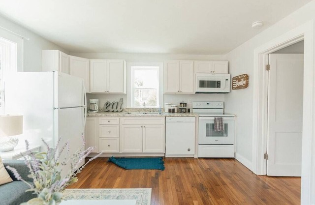 Functional Apartment Near Downtown Bristol