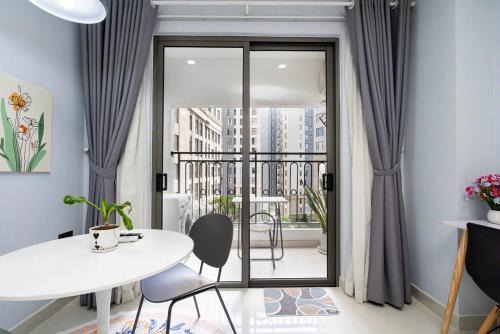 Functional Studio Saigon Royal Hana Apart