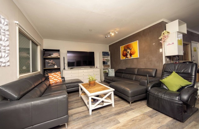 Funky 2-bedroom apartment in Albion with AC, WiFi, Gym