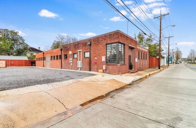 Funky Downtown Flat with Gameroom & Firepit