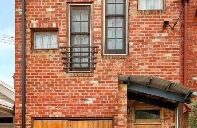 Funky Port Melb. Warehouse meets NY Loft, Oz Style