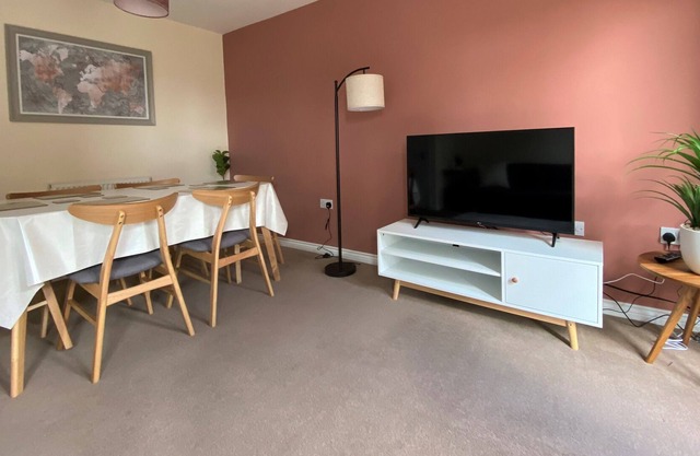 Furlong House 5 beds sleeping up to 6 people suitable for contractors & families