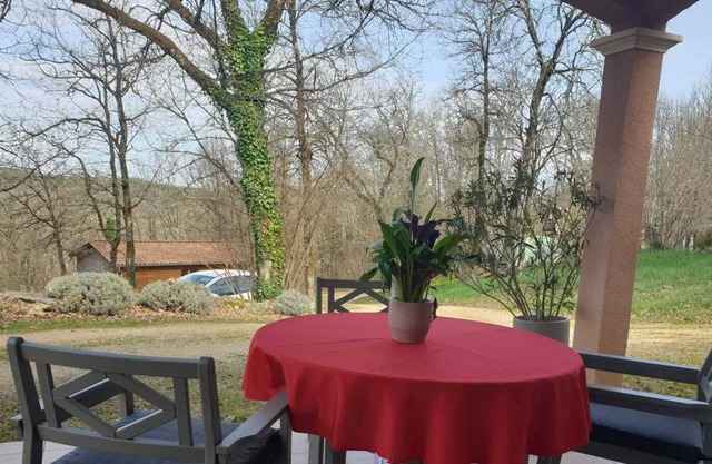 Furnished studio for rent surrounded by greenery for 1 or 2 people max.