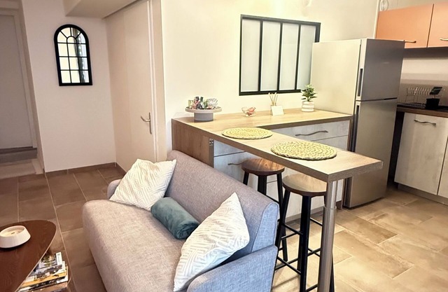 Furnished 2-room apartment downtown