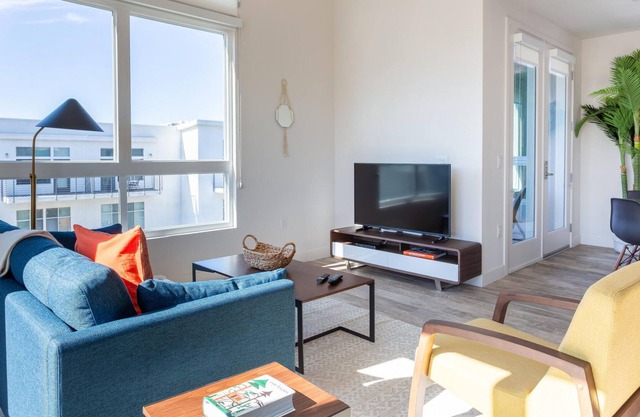Furnished 2BR in North Hollywood w/ Gym + Parking