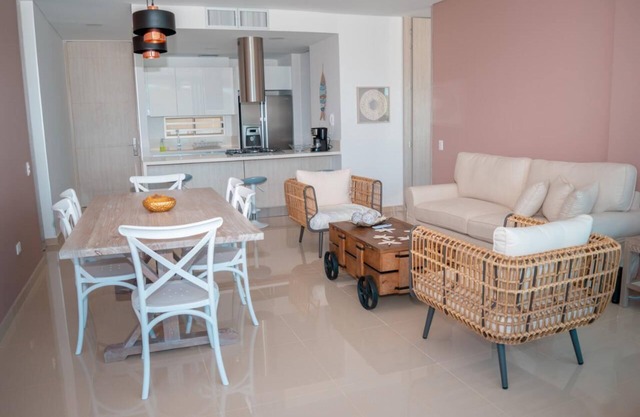 FURNISHED APARTMENT WITH DIRECT EXIT TO THE BEACH AND A DOCK ON THE LAKE