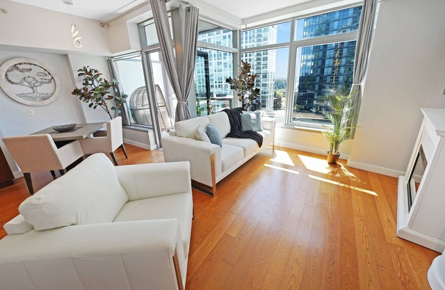 Furnished South Waterfront Condo w/River Views