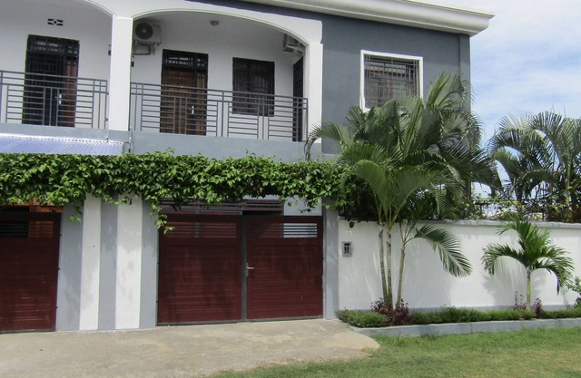 Furnished, spacious, bright contemporary house for rent. Pointe-Noire