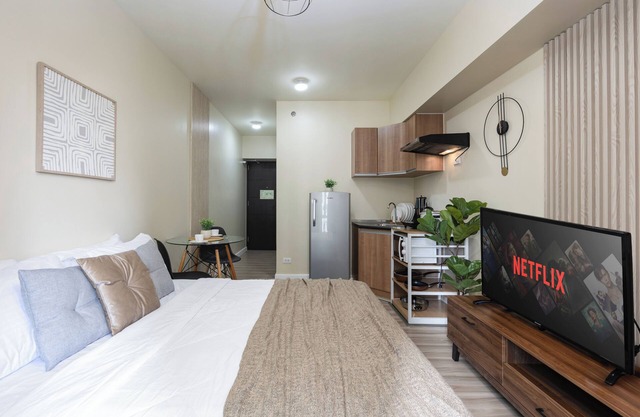 Furnished Studio Condo Rental with WiFi, Netflix & Free Pool—Cebu IT Park
