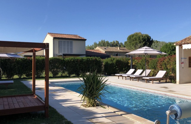 Furnished Tourist 4 * for 2-3 people, swimming pool and views of the Luberon