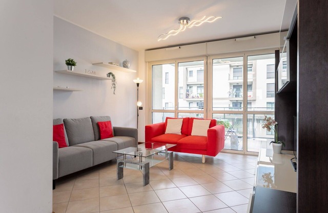 Futurismo, Large 2 Br Apartment Near Trapezio Park By Halldis