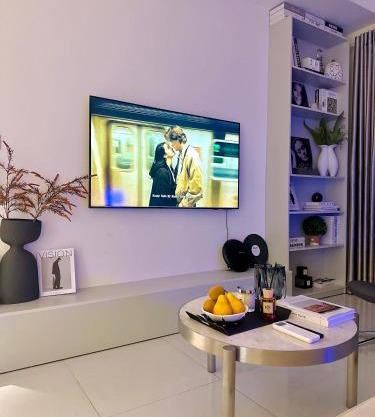Fuzzi - Downtown modern 1BR near BuiVien walking street SOHO