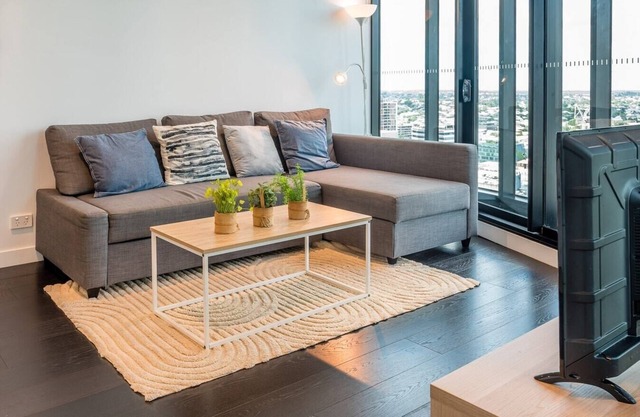 FV Comfort 2 bedroom Apartment w Parking