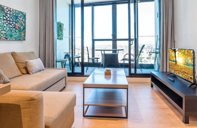 FV Cozy 2 bedroom Apartment with Parking