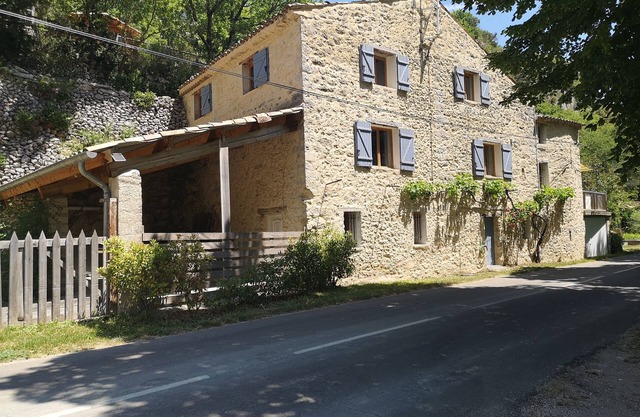 Gîte 6/8 persons with private swimming pool in drôme provençale