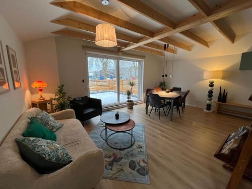 Gîte-appart com' "des cîmes et jardin"