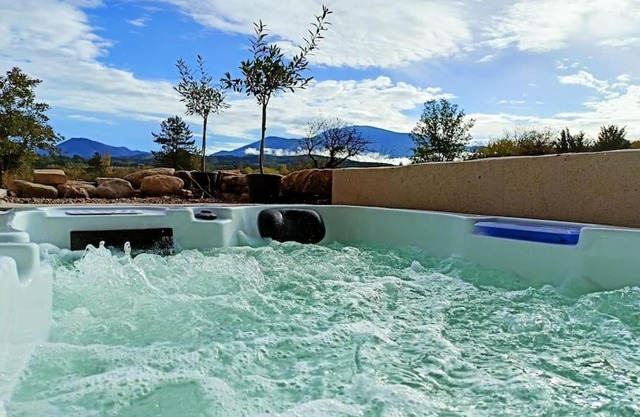 Gîte de charme avec jacuzzi face au Mont Ventoux