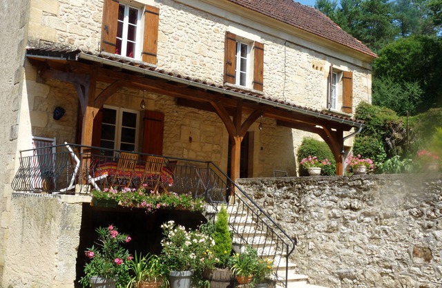 Gîte de la Fontaine, renovated in 2016, in Périgord with Jardin