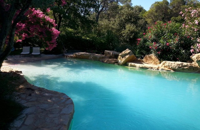Gîte la "Suite Coloniale" 2 rooms - 45 m², Terrace and private garden.