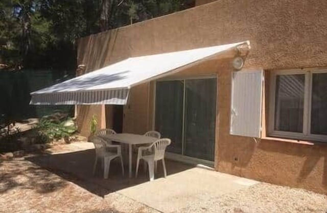 Gîte Pinède. Bas de Villa 2 Ch, Terrasse, Parking