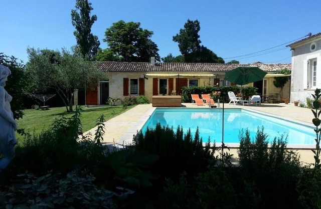 Gîte Saint-Gènes-de-Lombaud, 4 pièces, 6 personnes - FR-1-440-56